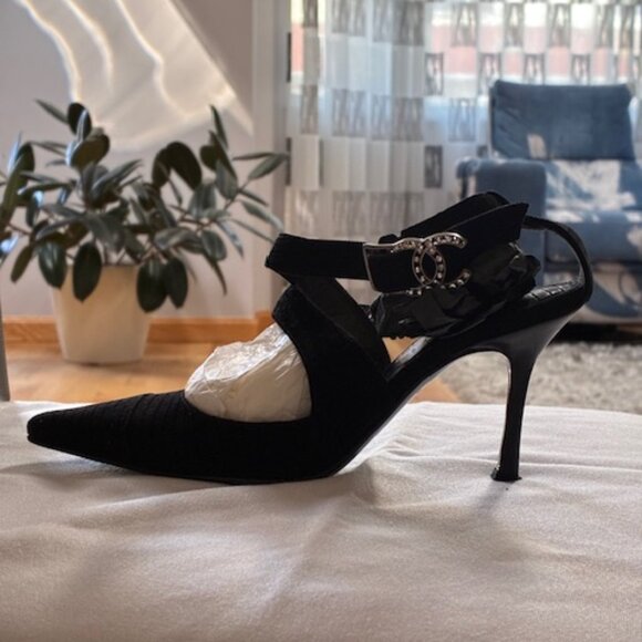 CHANEL 100% Authentic Vintage Heeled Sandals - Picture 12 of 16
